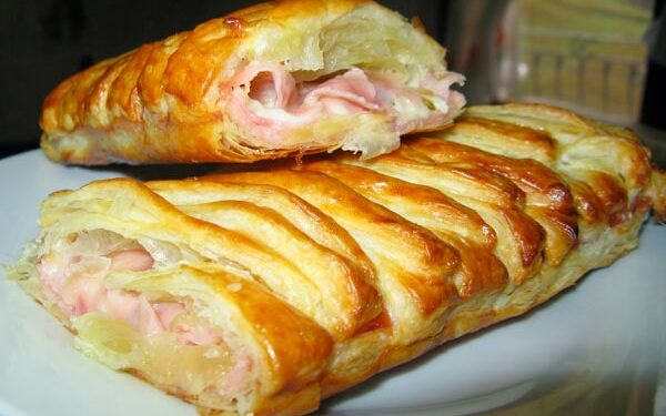 Trenzas De Hojaldre Con Jamon York Y Queso 600x375